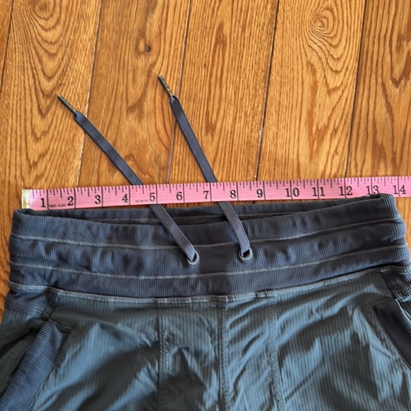 SOLD Lululemon lined dance studio pants grey size 6 - Picture 7 of 8